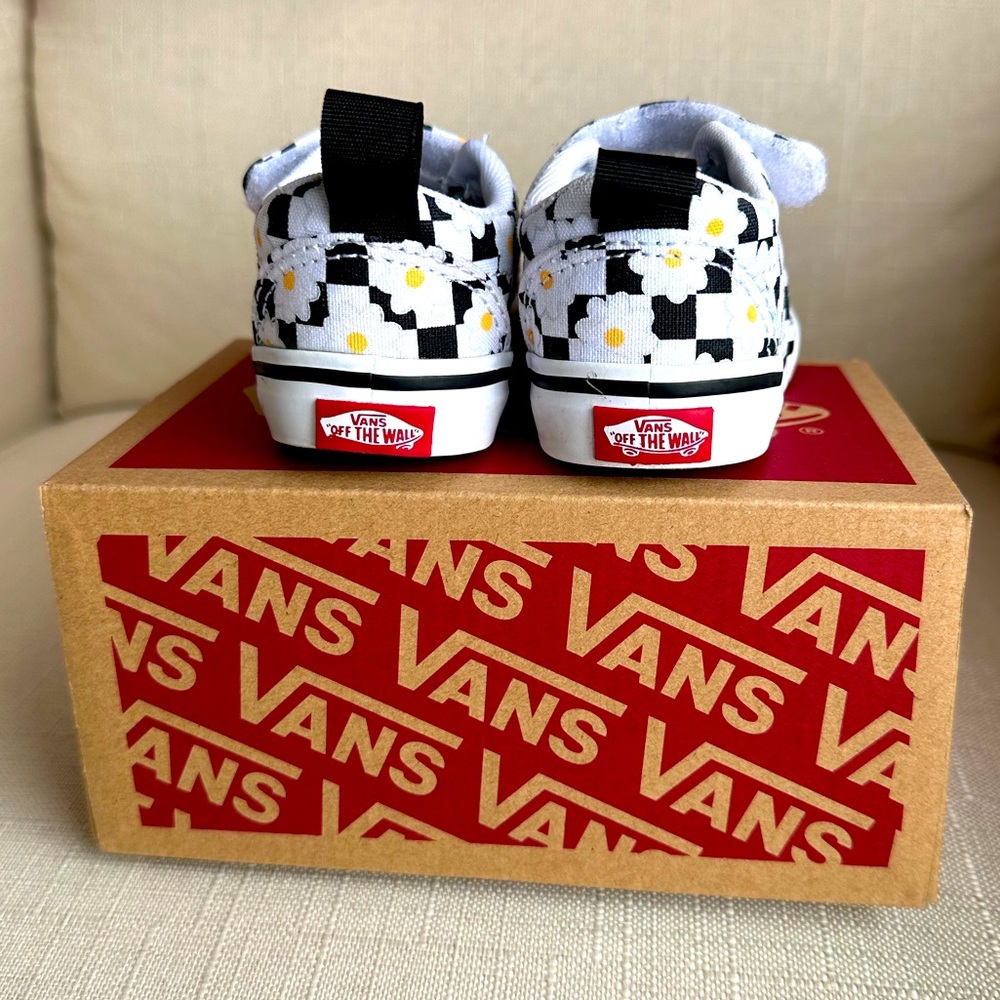 Used Toddler Size 4 Velcro Slip On Sneakers